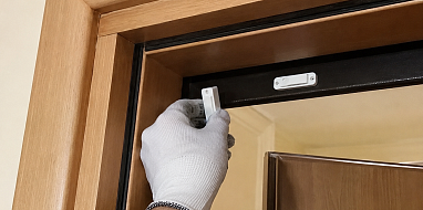 Монтаж магнитных датчиков на окна и двери